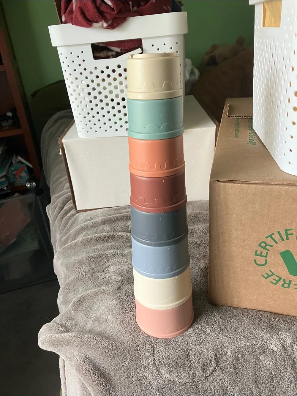 Pet stacking cups